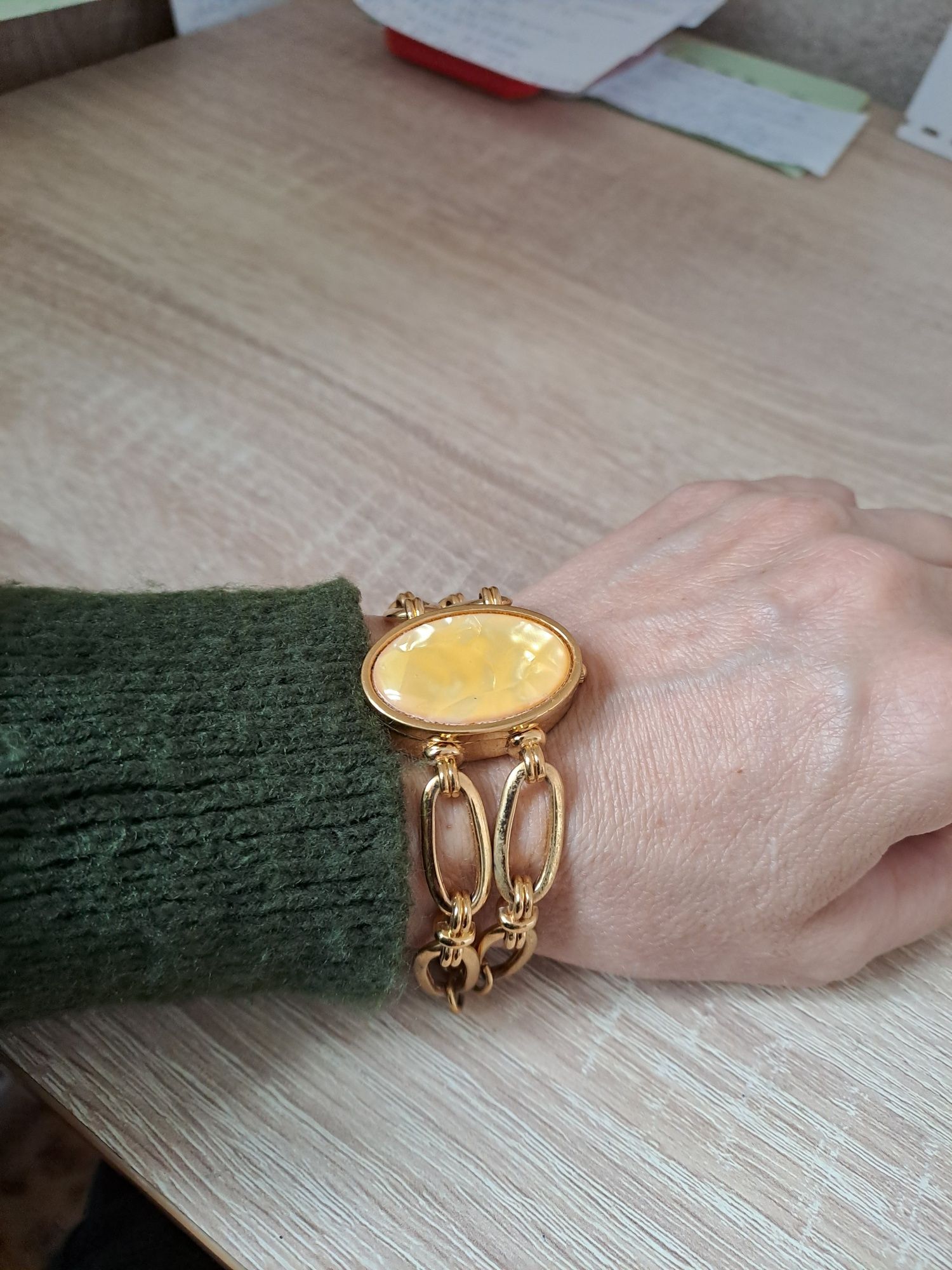 Продам женские часы