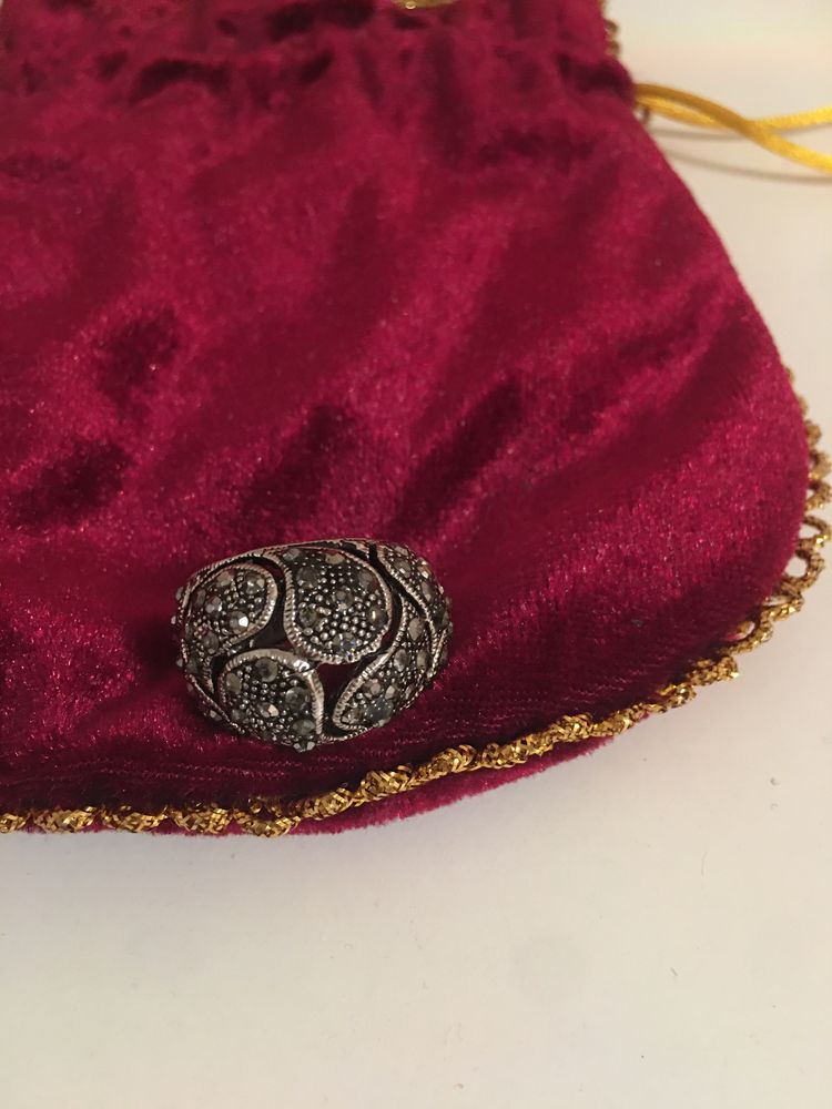 Серебро,бижутерия разная,натуральные камни.