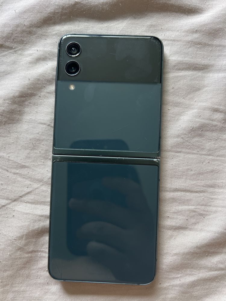 Продам Samsung Galaxy Z Flip 3 (5G/128)