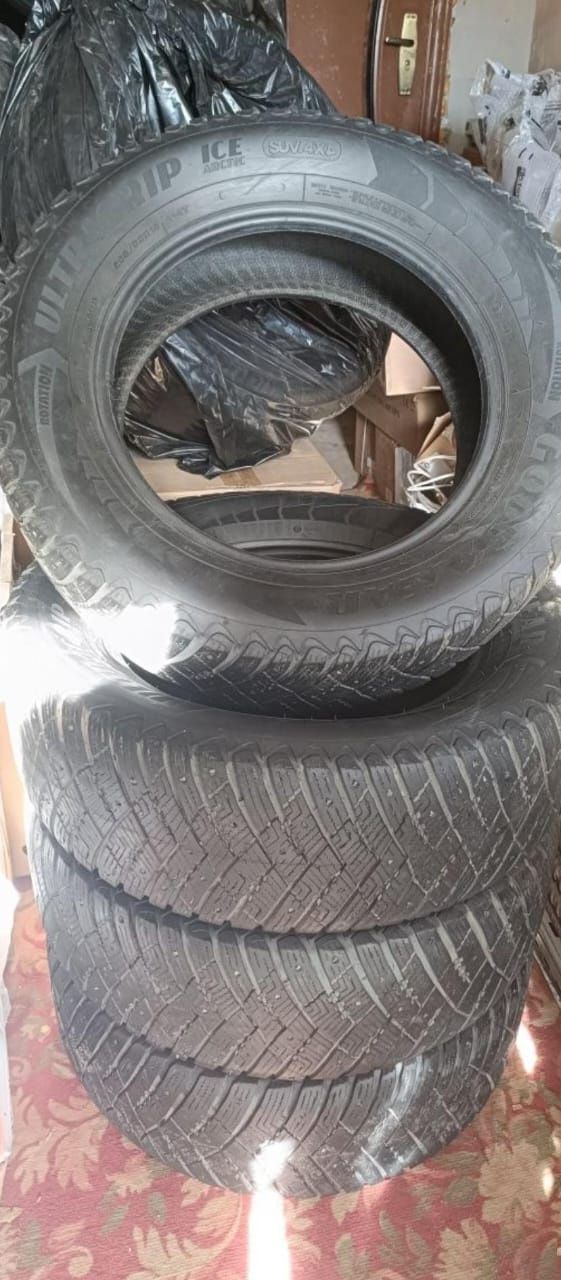 Продам шипованную резину GOODYEAR ULTRA GRIP ice arctic suv 4х4