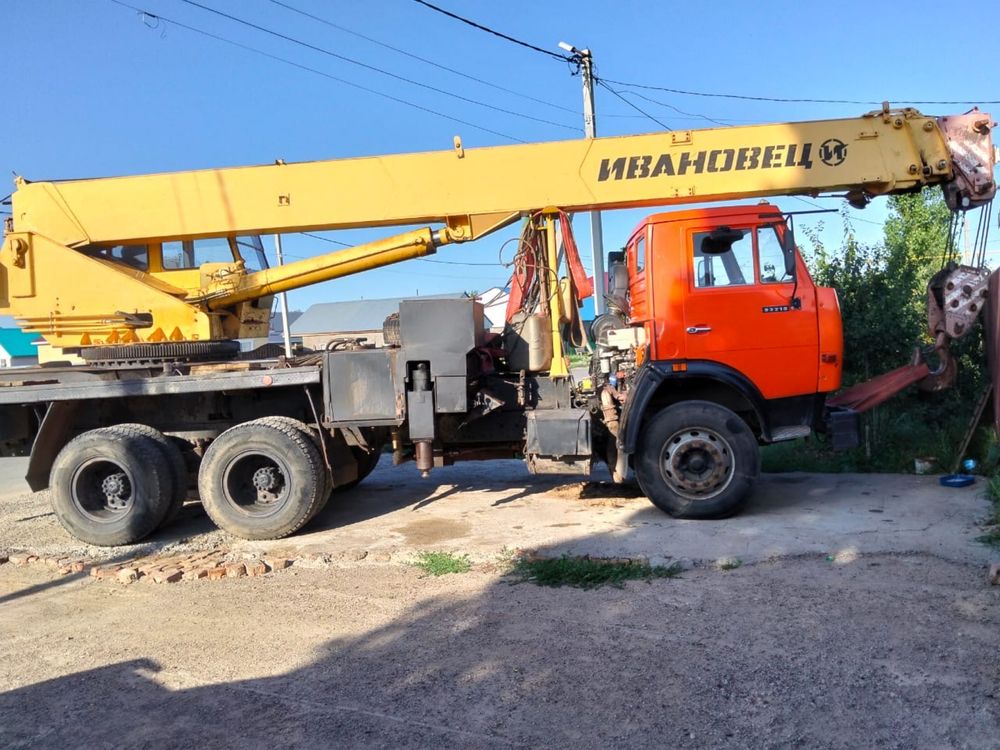 Кран автокран услуги г Уральск и зко грузоподьёмные работы