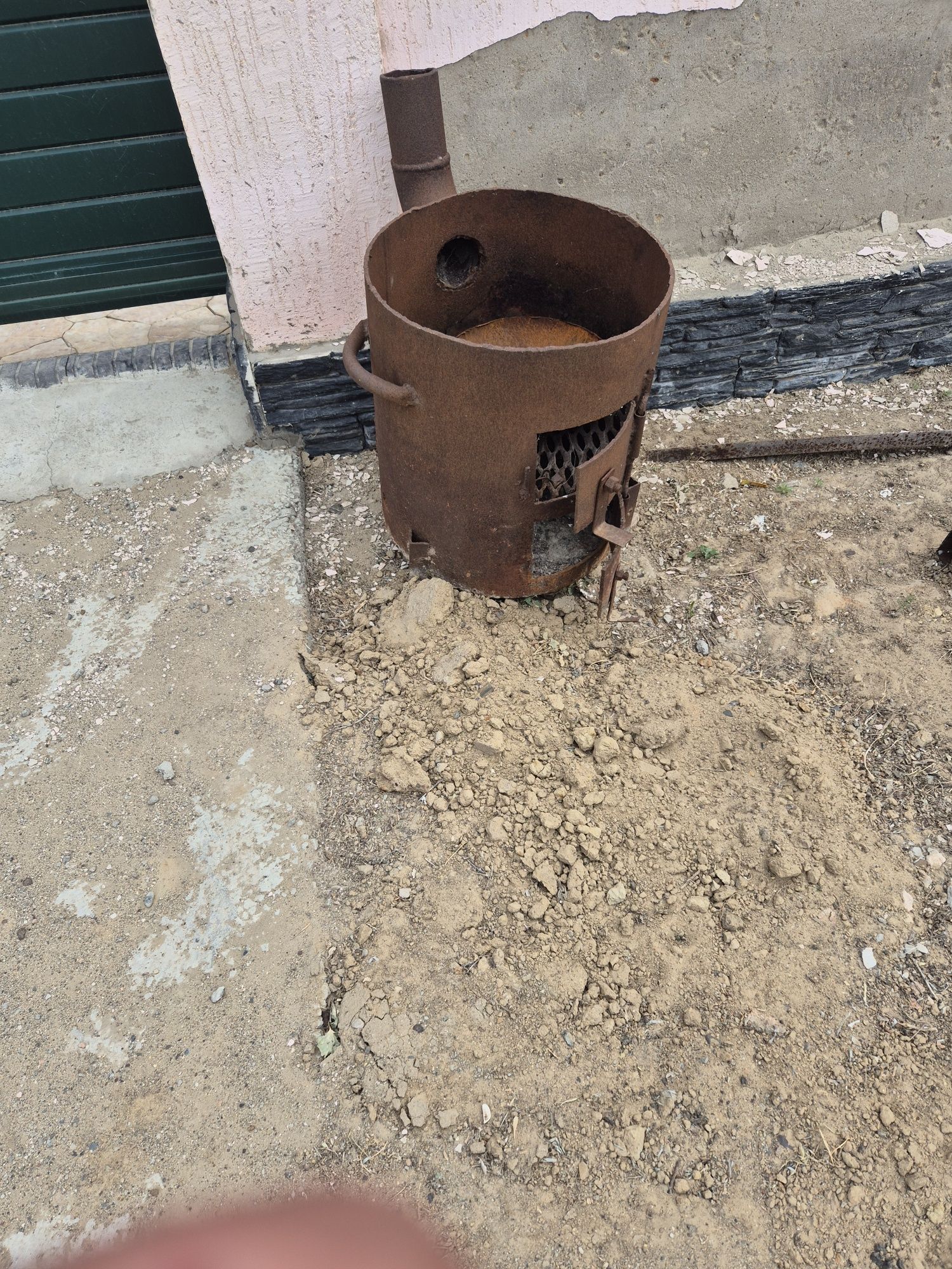 Темір құбырдан жасалған Ошақ сатылады, және автокөлік Хёндай донгелек