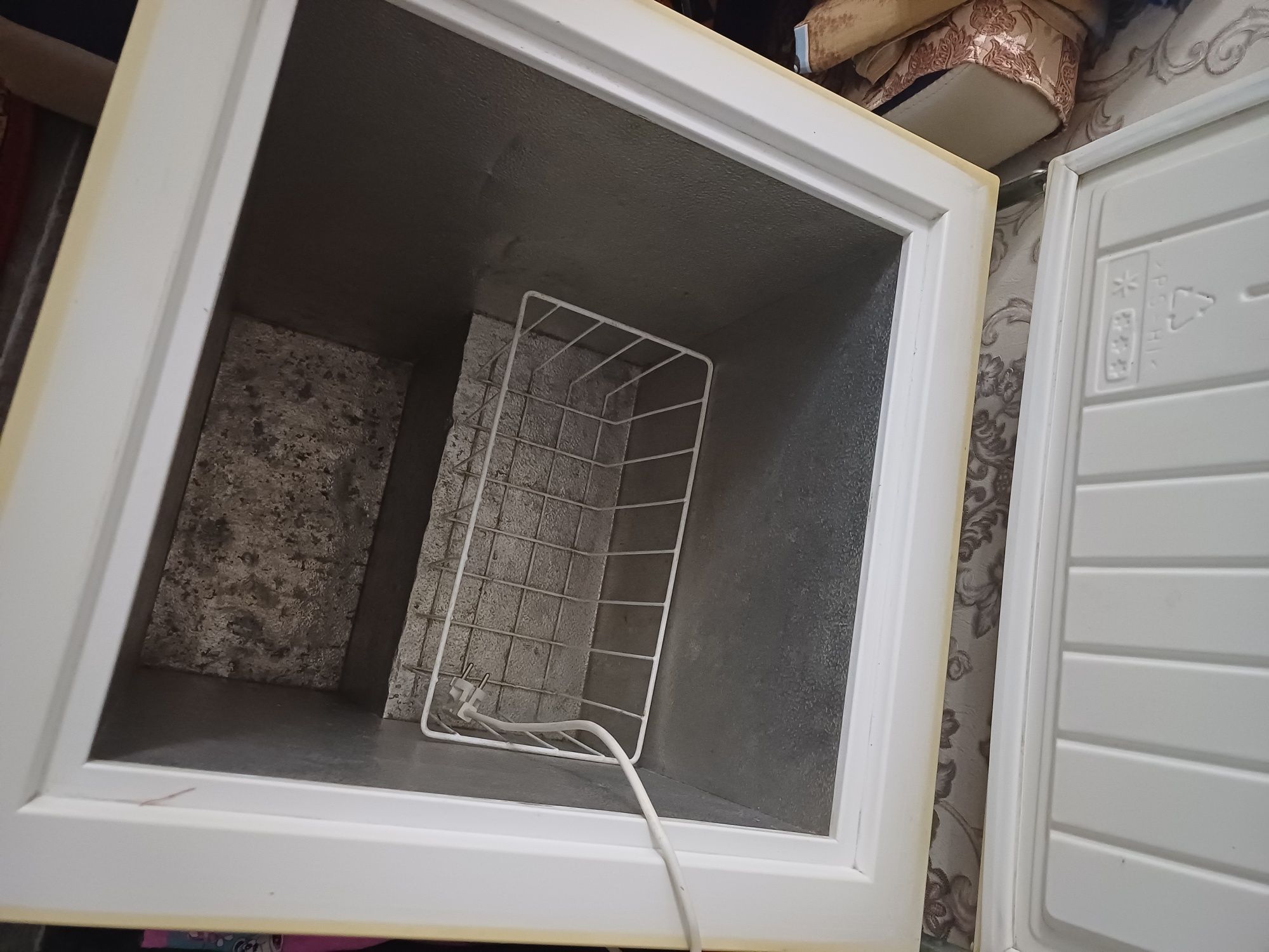 Продам Морозилник рабочи б/у цена 45 тысяч теңнге.гАстанан