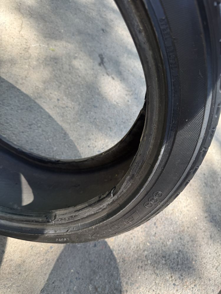 Продам пару шин 215/45R17