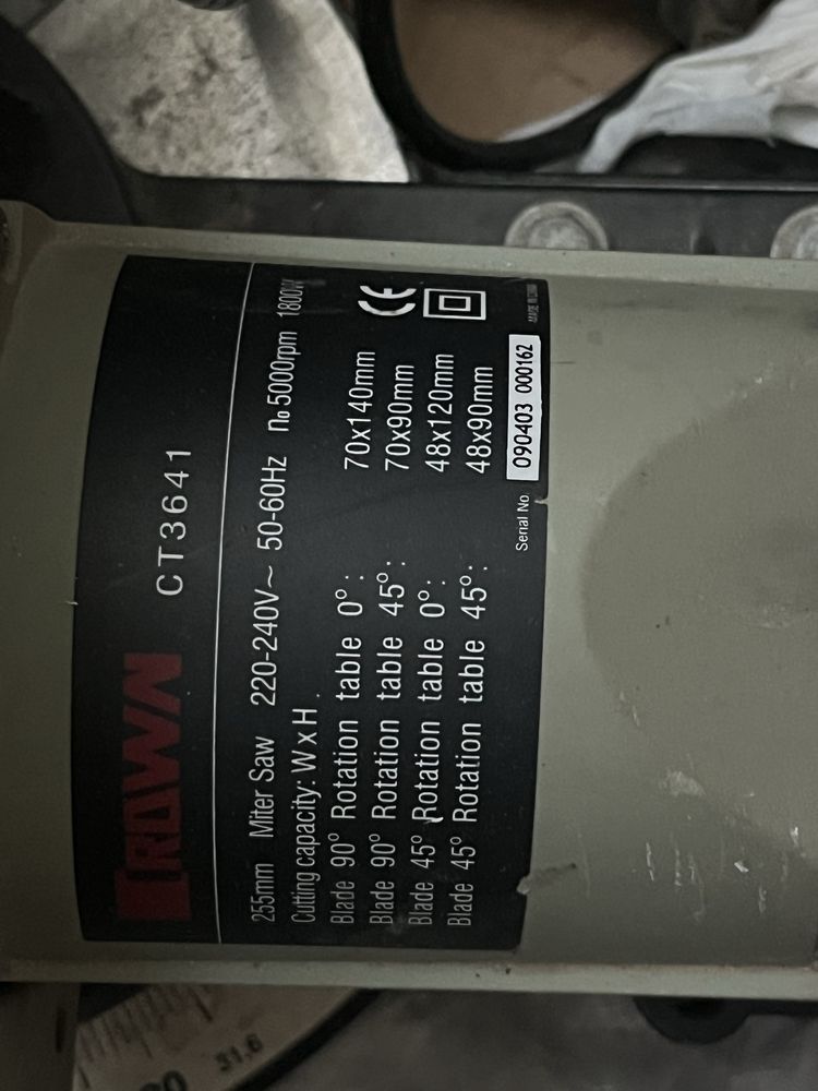 Пила торцовочная Crown CT3641