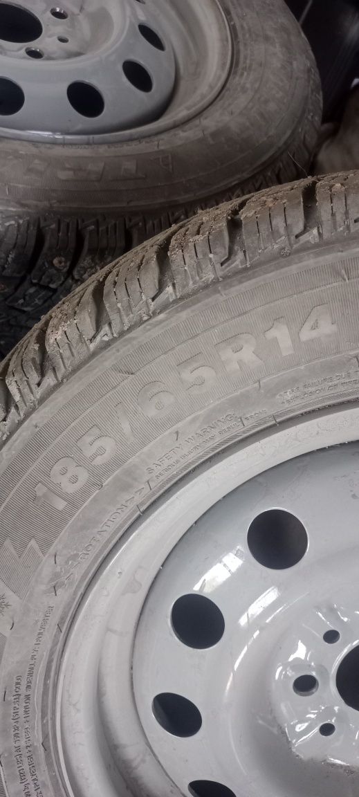 Продам резину зимнюю со штампами