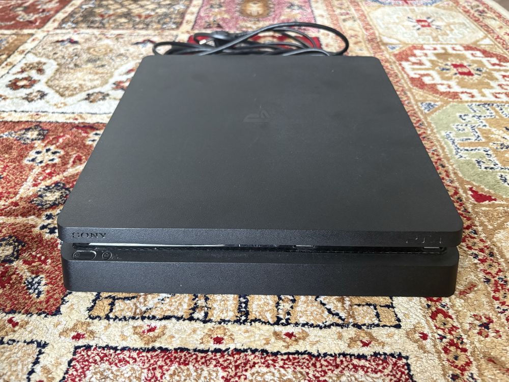 Продаётся PlayStation 4 slim 1ТБ Памяти в хорошем состоянии.