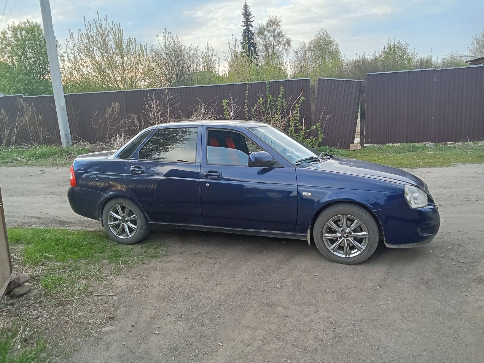 Продам приора седан