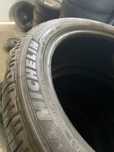 Продам шины 235/45 R19