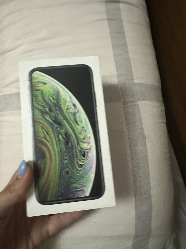 Продам б/у iPhone XS