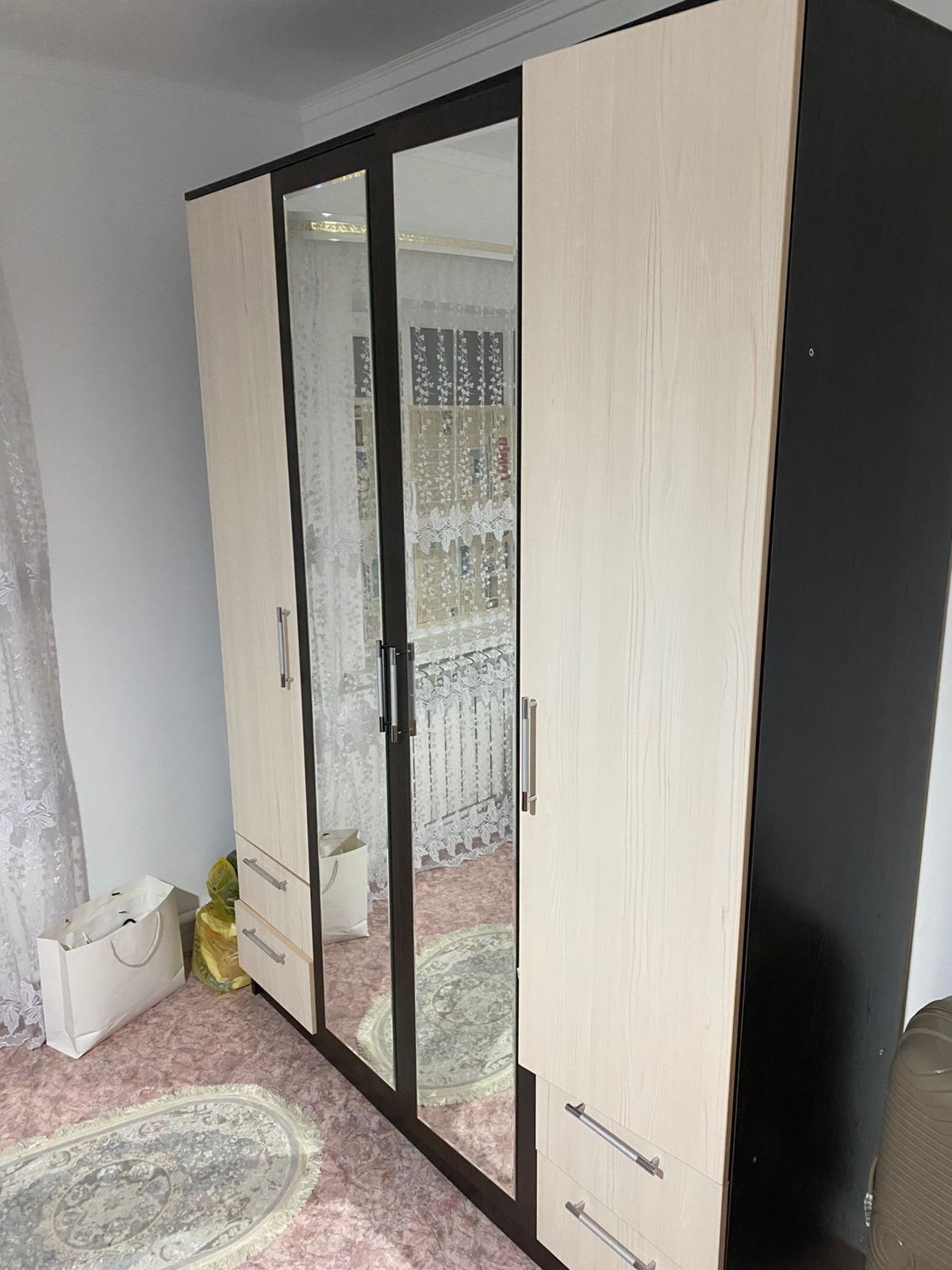 Продам диван шкаф стол истуля отличном состояние