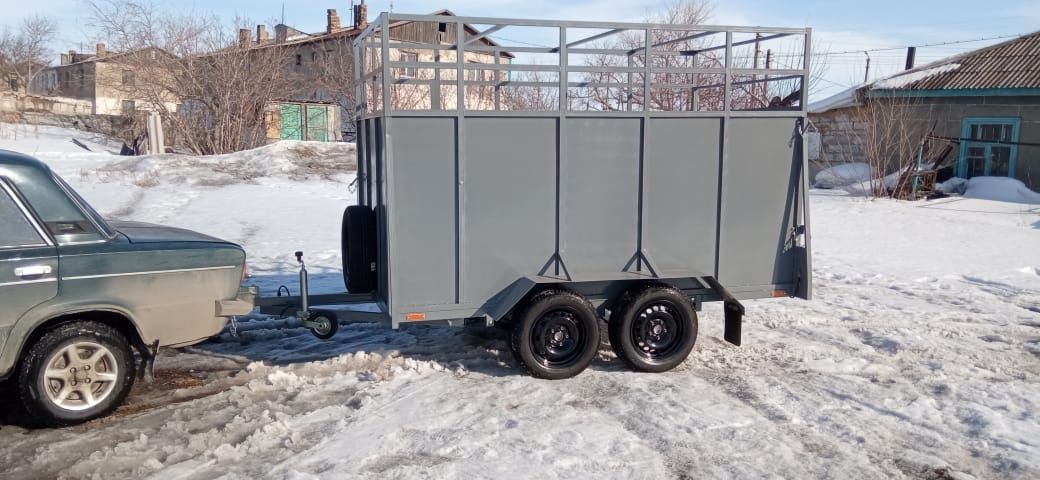 Изготовление легковых прицепов и коневозок