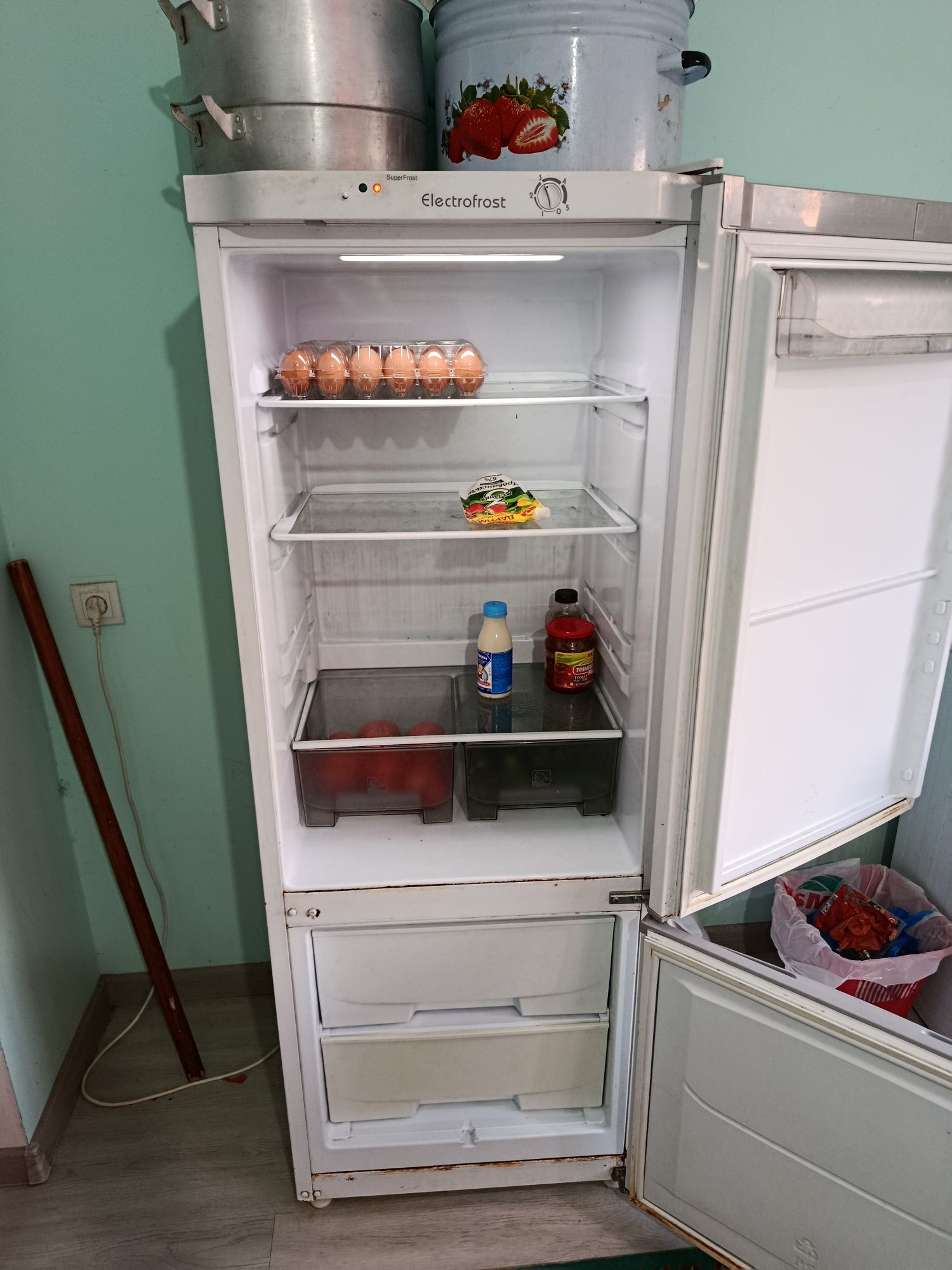 Продам холодильник