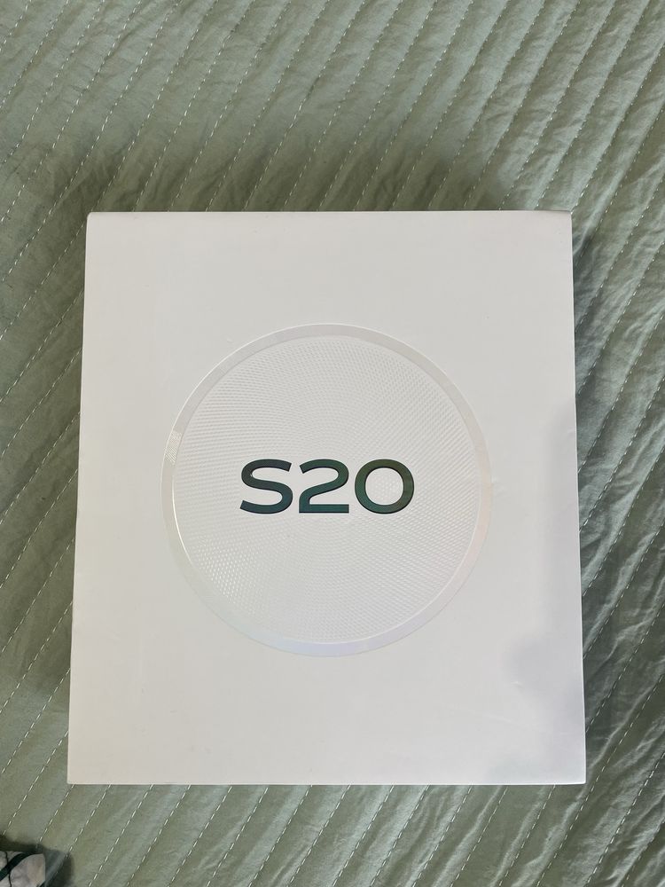 Продается новый телефон Vivo s20