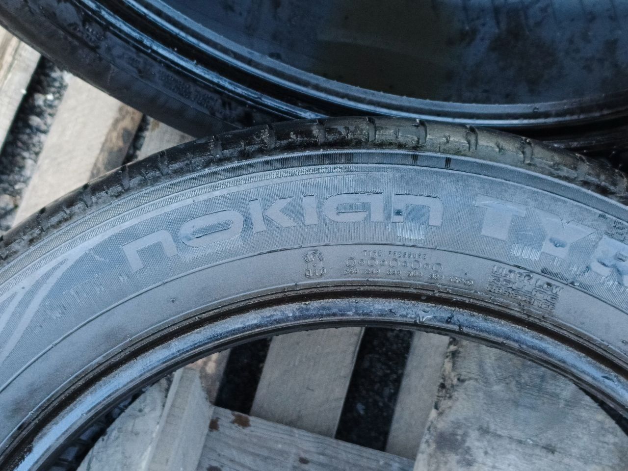 Шины безкамерки комплект 4 шт размер 215/55 R17