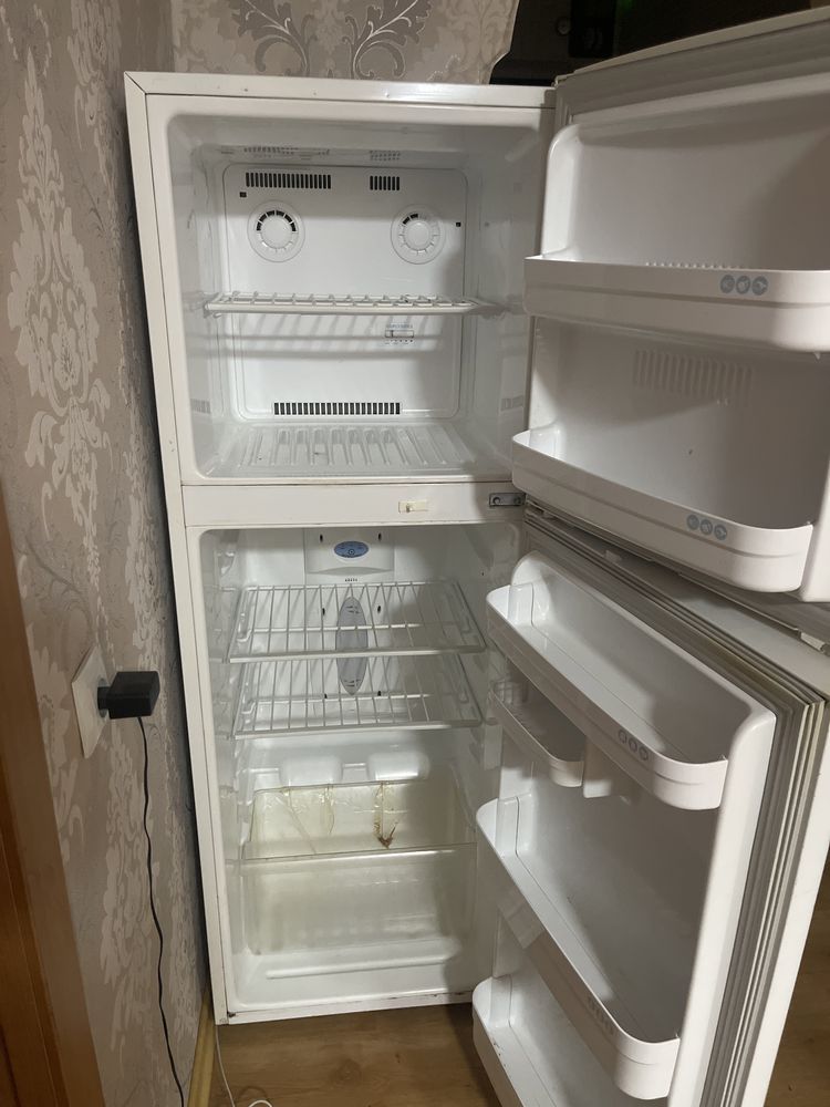 Продам холодильник б/у 20000