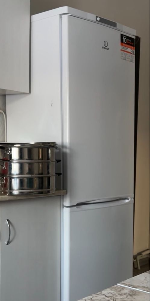 Холодильник Холодильник Indesit