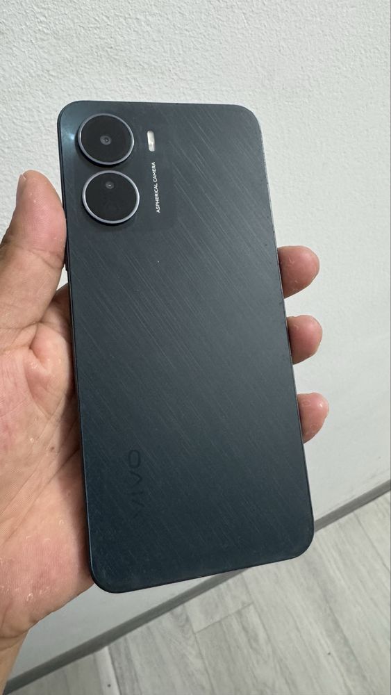 Vivi Y16, состояние отлично.
