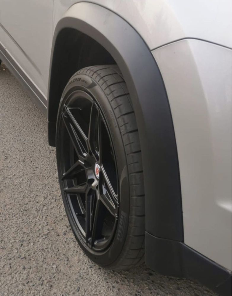 Комплект дисков 19 IVR 1273 5×114.3 / Pirelli PZero 235/40 R19 92Y