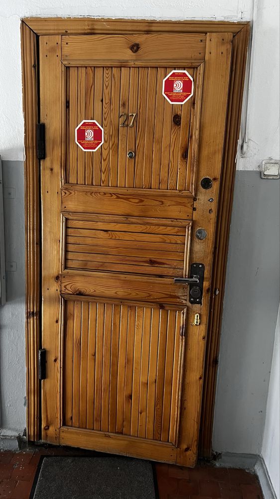 Продам массивную стальную входную дверь