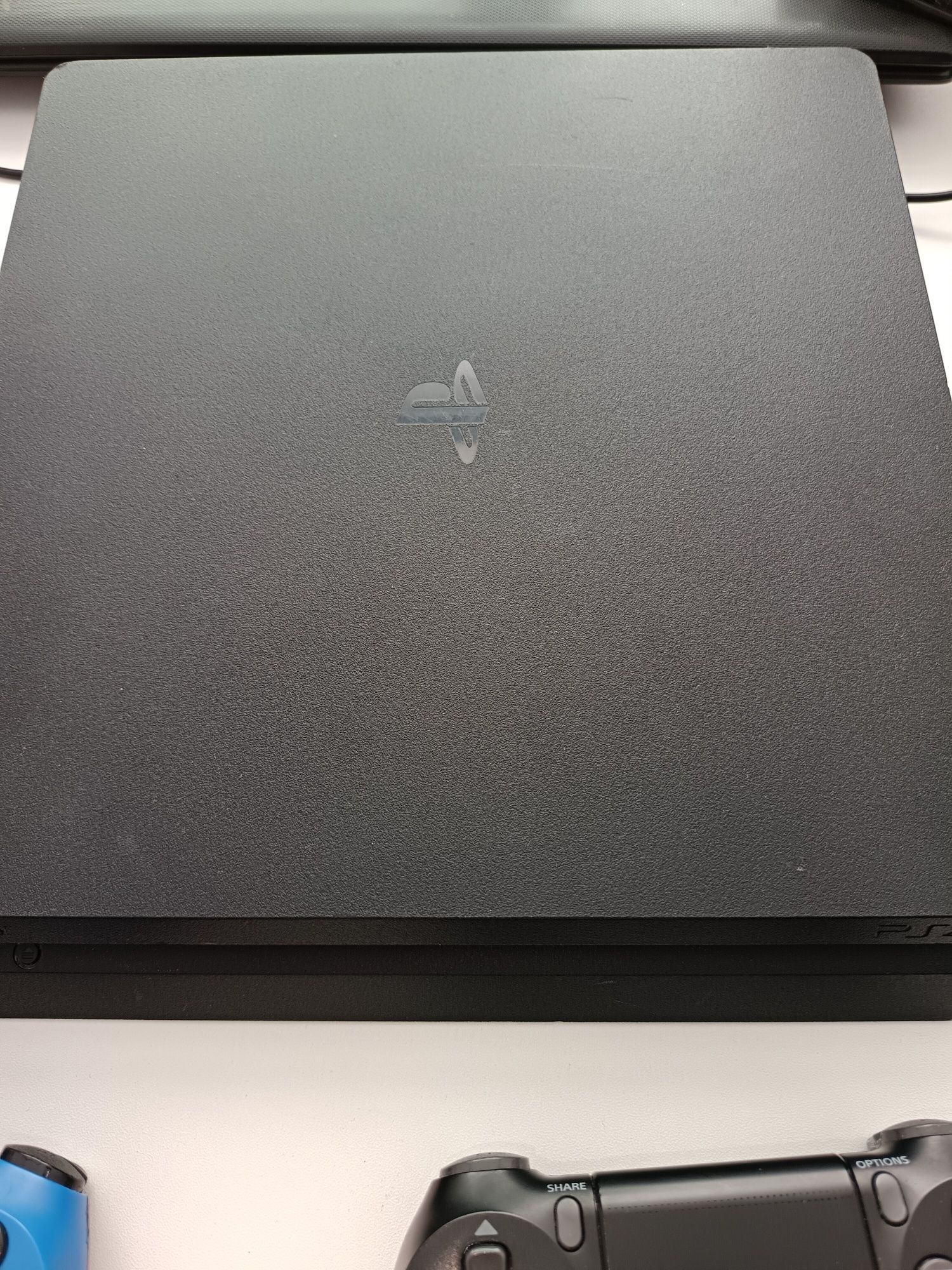 Плейстейшен 4 slim
