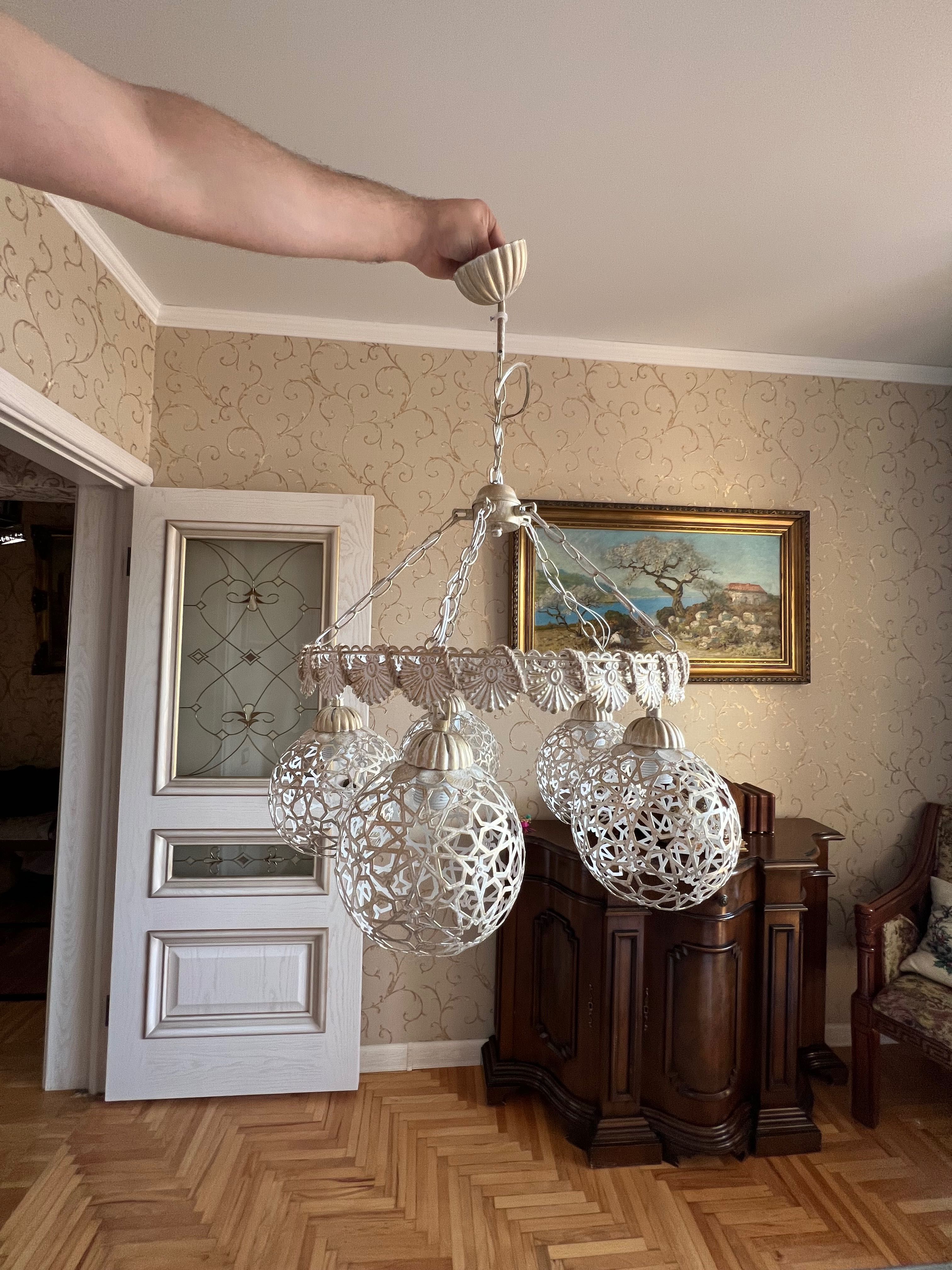 Продам новую люстру