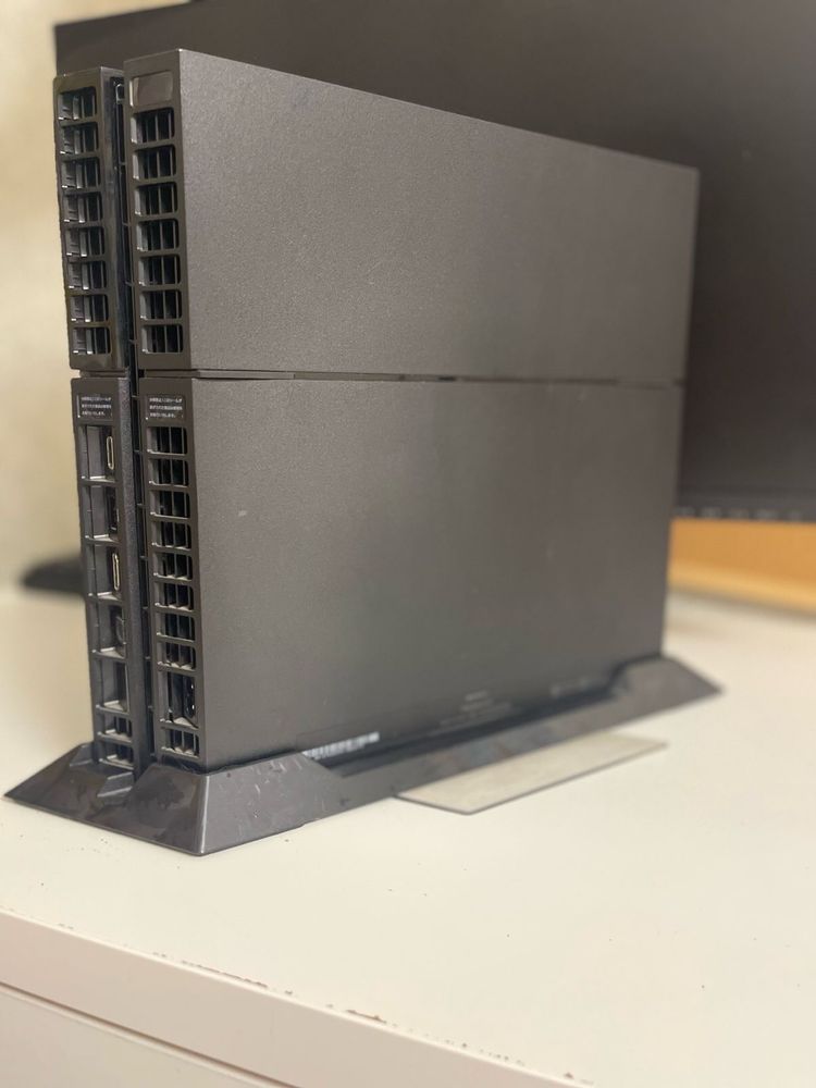 Playstation 4 ( японская версия)