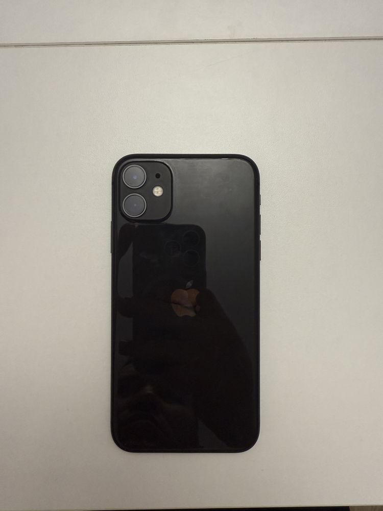 IPhone 11 в отличном состоянии.