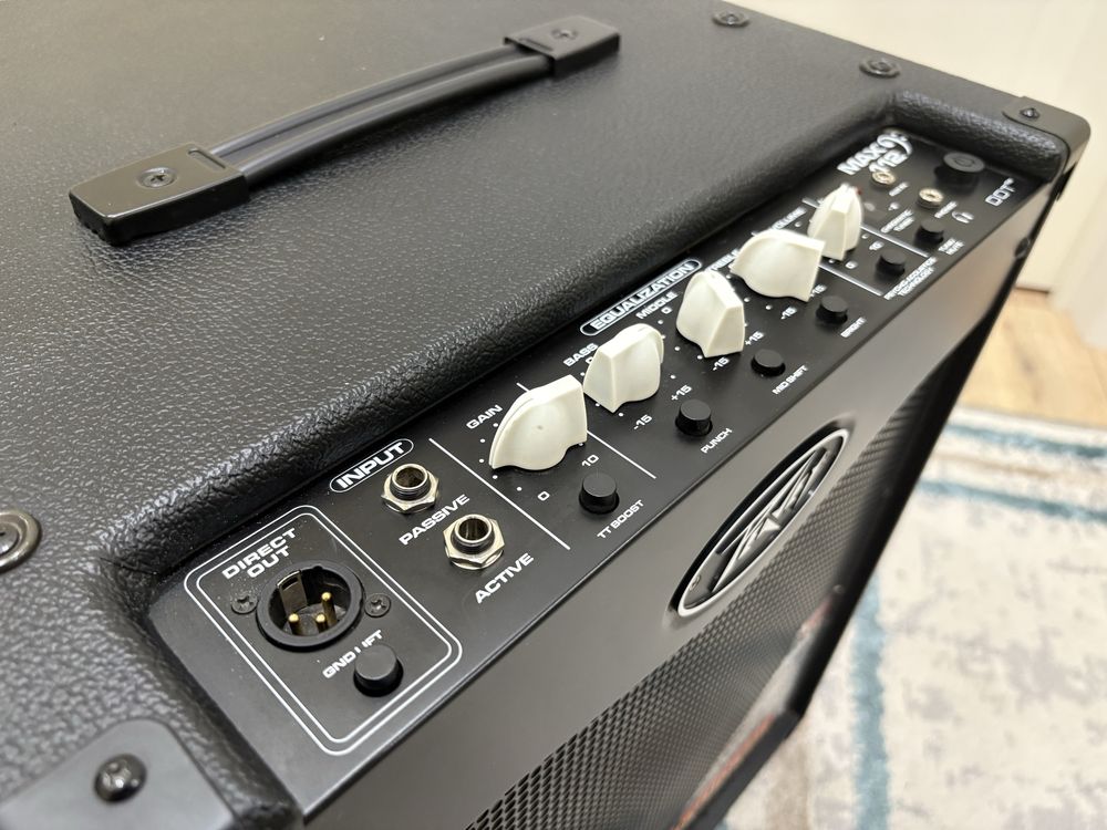 Басовый комбик “Peavey Max112”