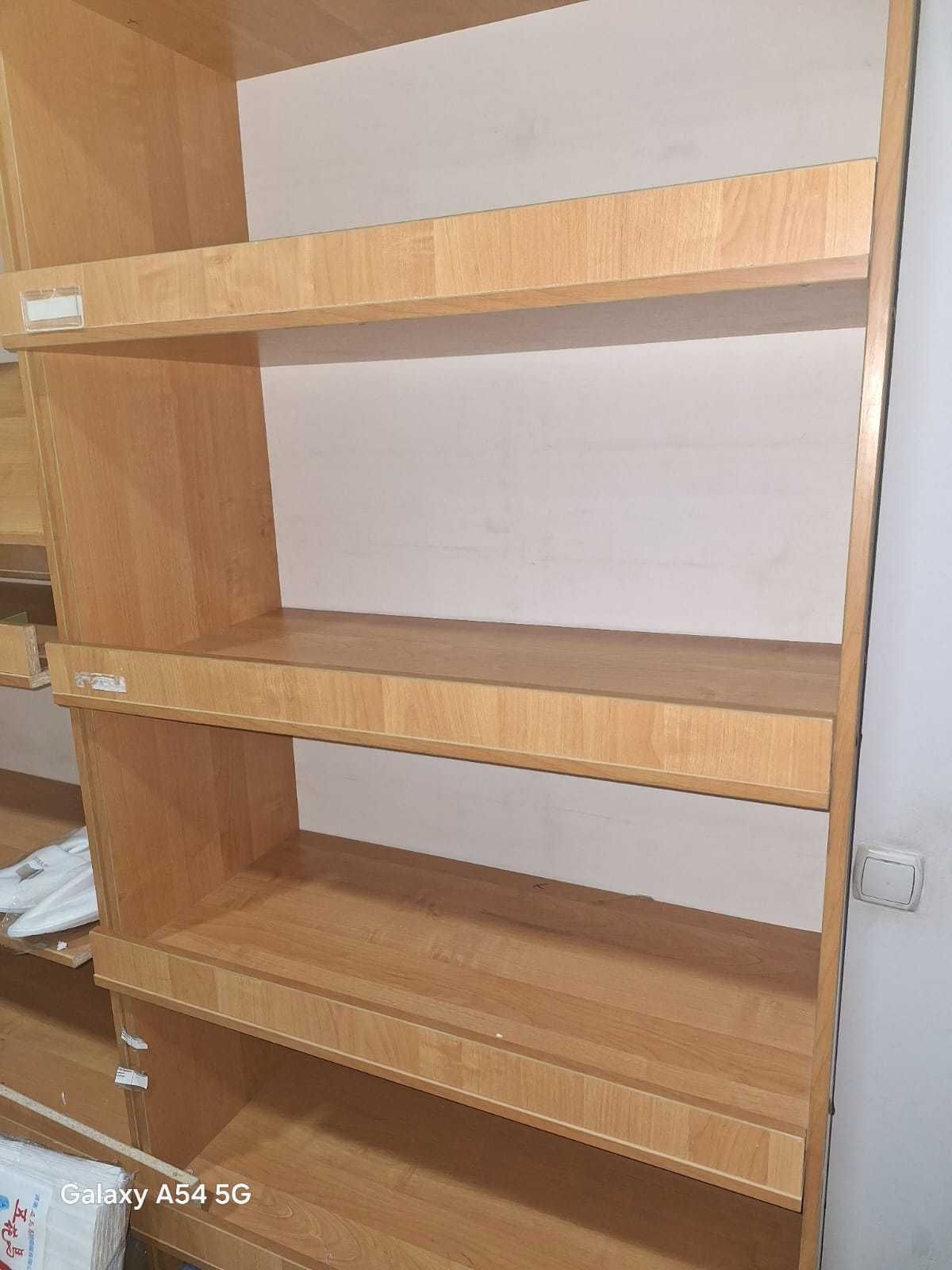 Продаем деревянные стеллажи б/у.
