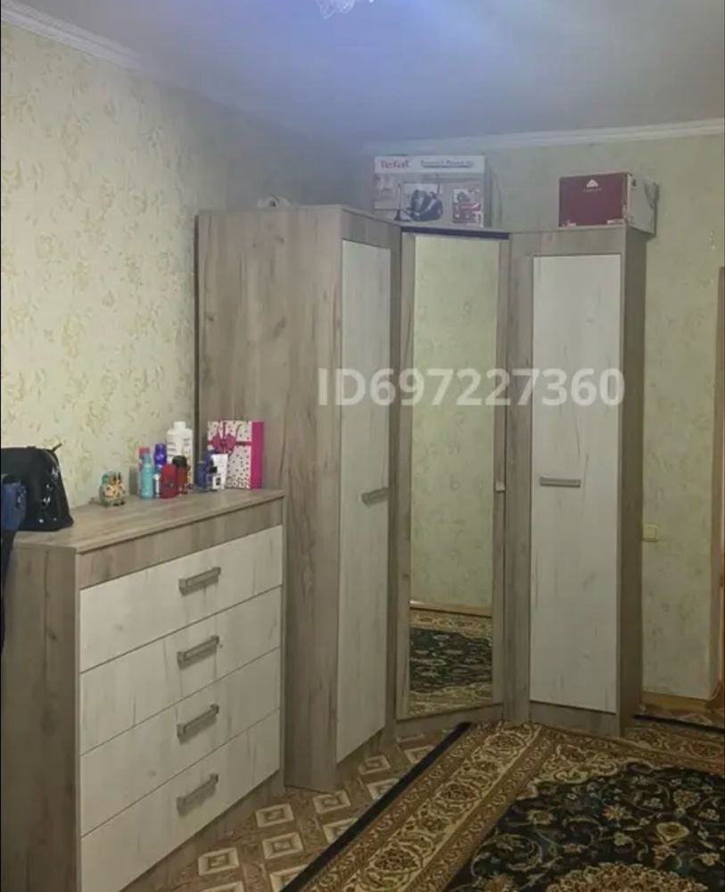 Продам шкаф угловой очень вместительный в хорошем состояний