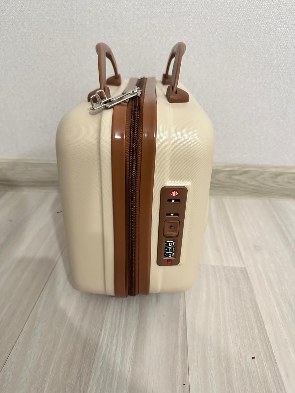 Мини чемодан. Новый