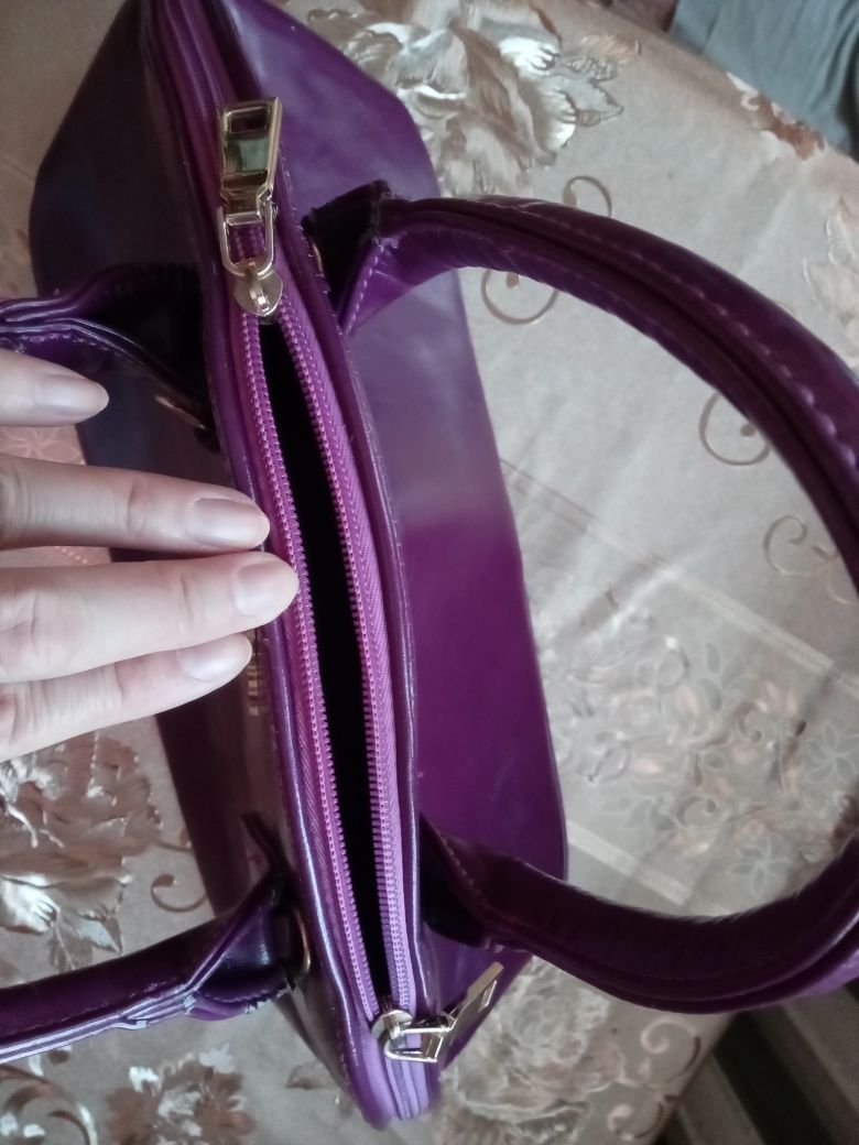 Продам женскую сумочку за 1500 тен