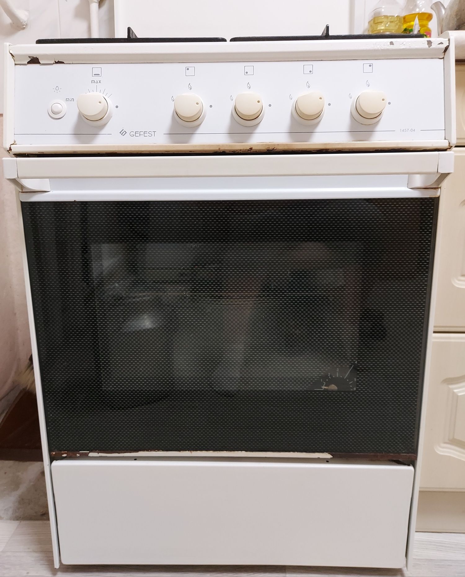 Продам холодильник Бирюса в подарок газплита