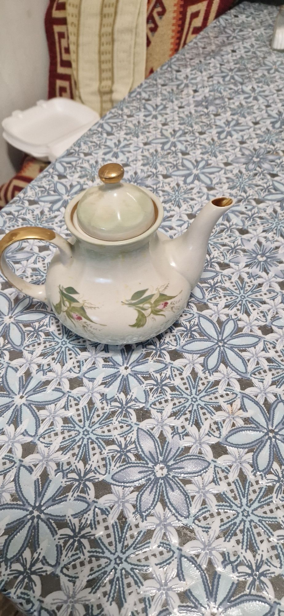 Продам новый фарфорвый заварник СССР.
