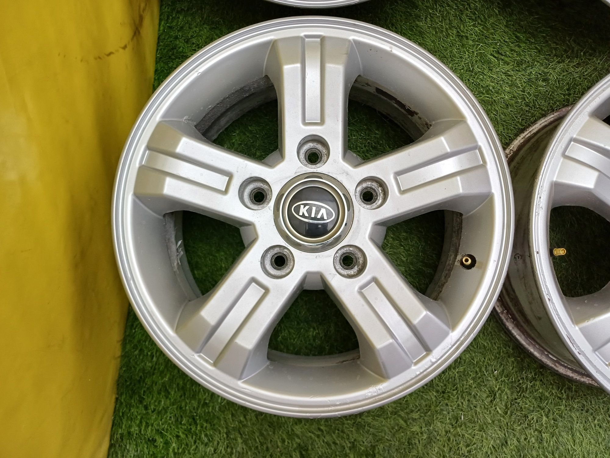 Диски R16 5×139.7 на Kia Sorento