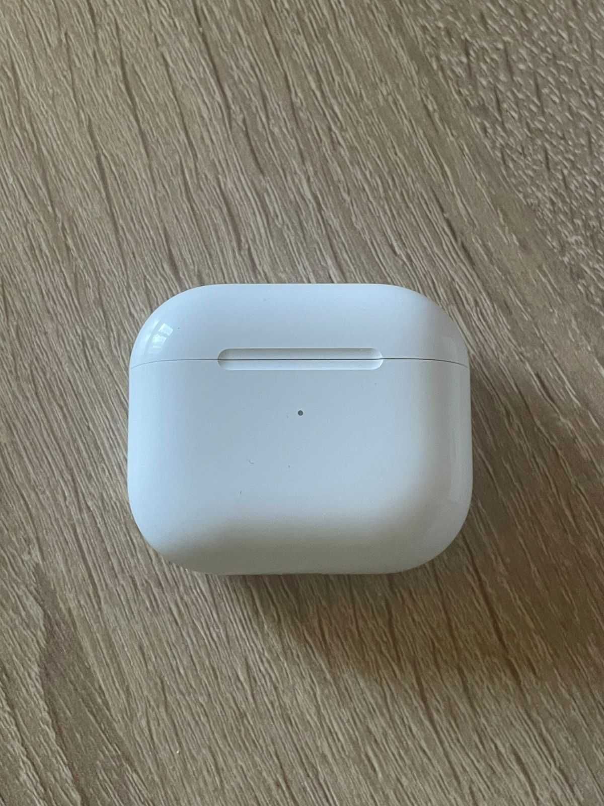 Продам срочно эйрподсы 3 (Airpods 3)