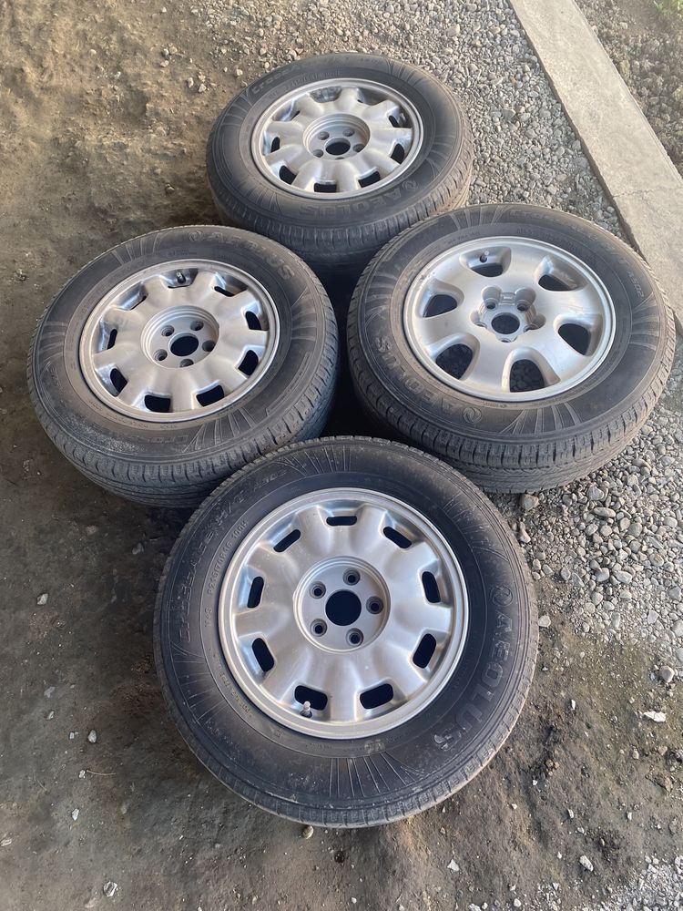 Продам диски ризиной Рав4