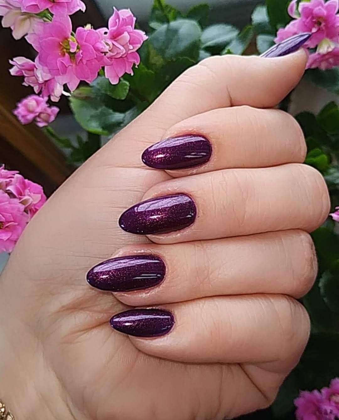 Маникюр, шеллак, наращивание.