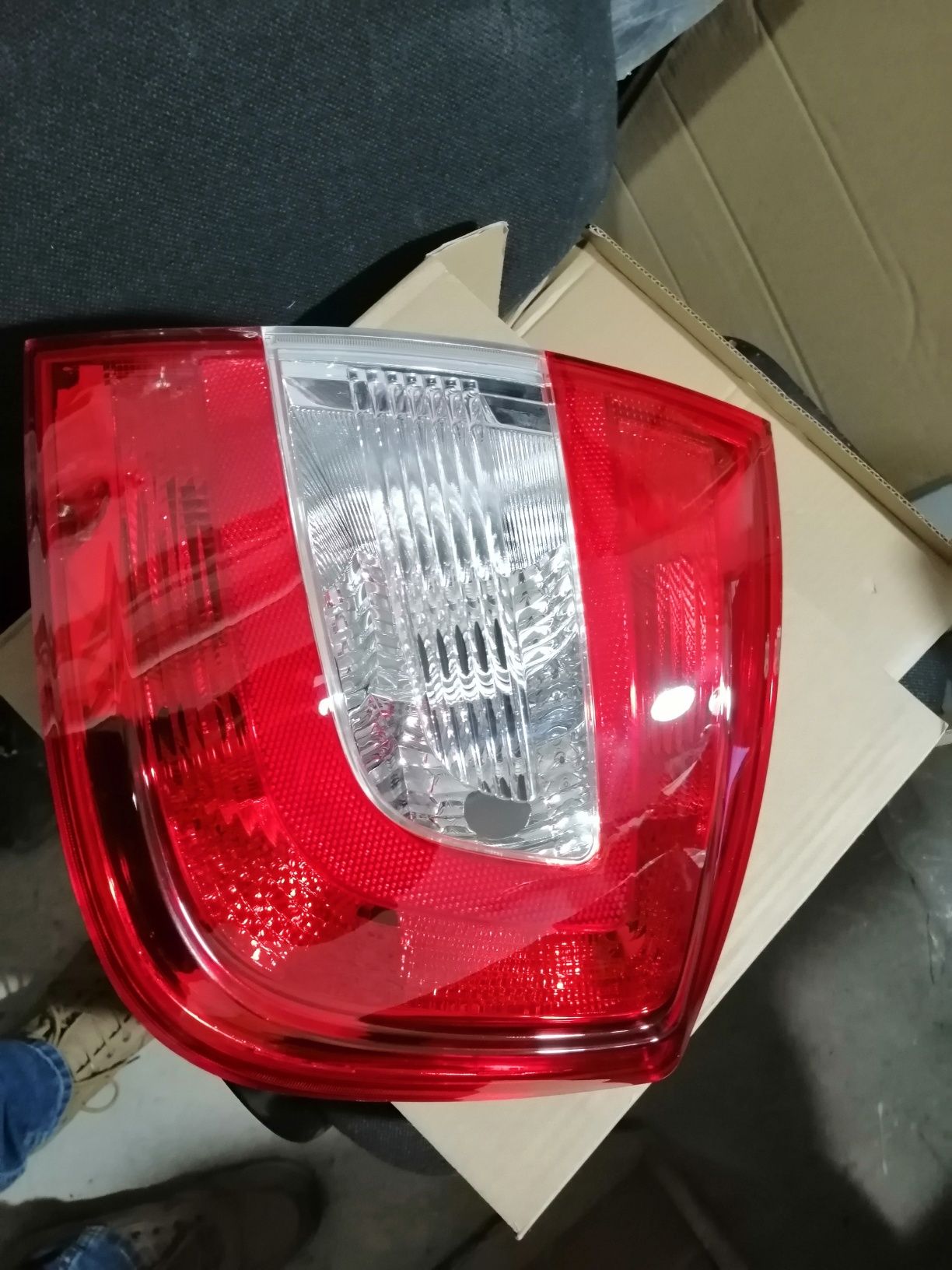 Стоп на рапид фонарь задний на skoda rapid