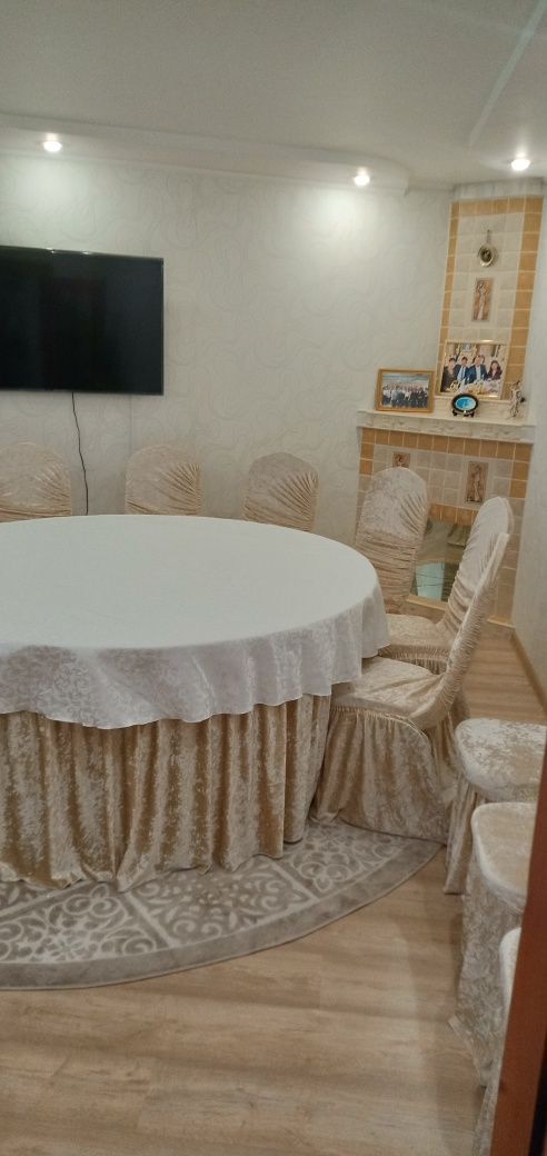 Круглый стол на 15 персон