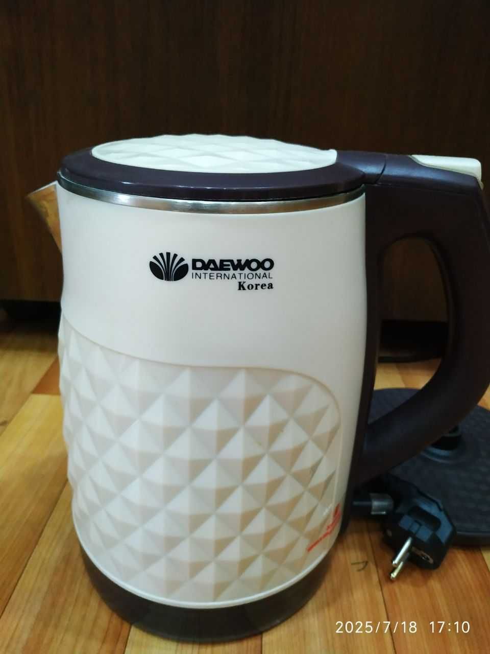 электрочайник Daewoo 8020 бежевый даево