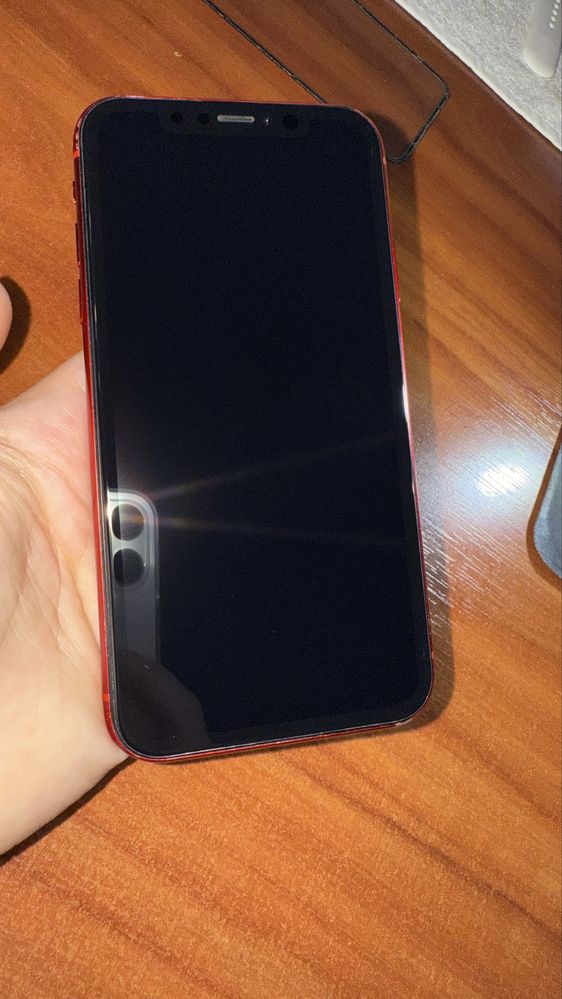 Продам в хорошем состоянии айфон XR 64GB RED