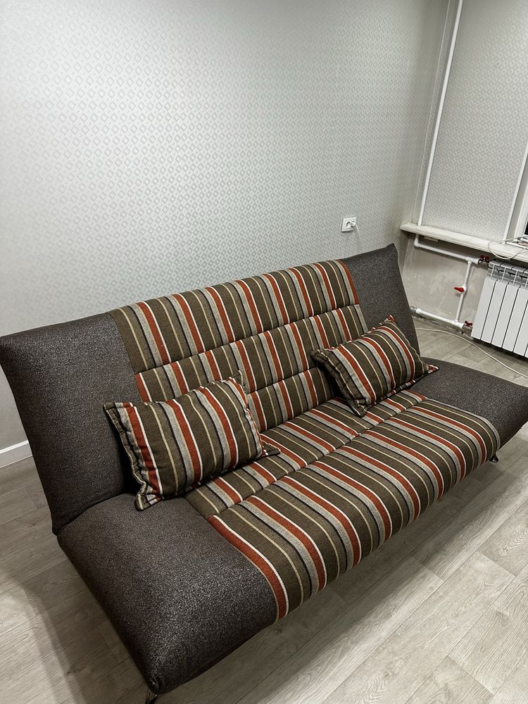 продаю качественный диван