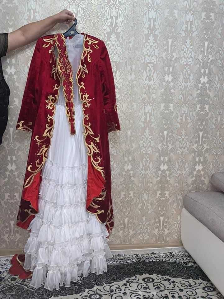Шлейфпен НҰРАСЕМ фирмасының камзолы сатылады.