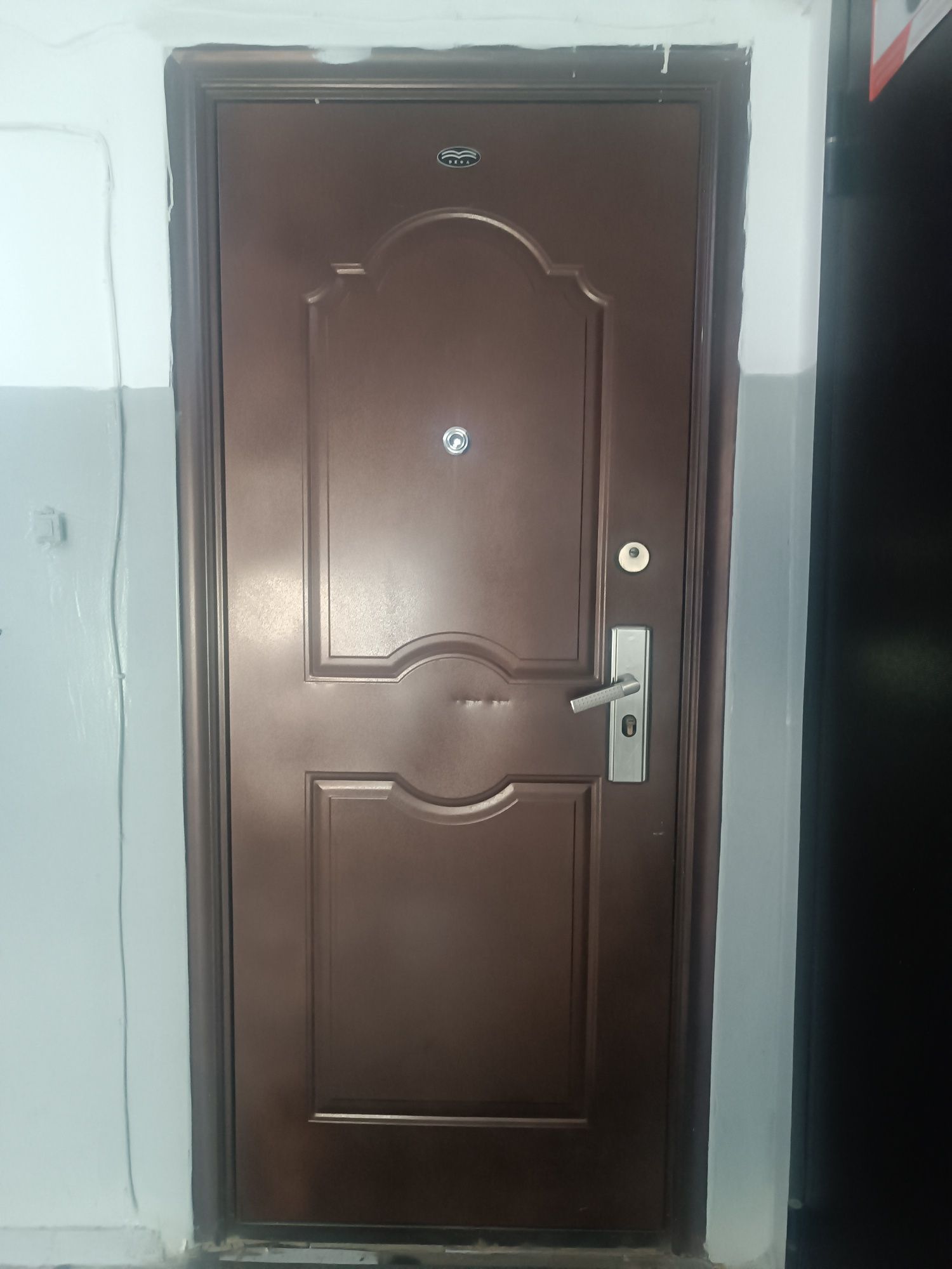 Продаю входную дверь