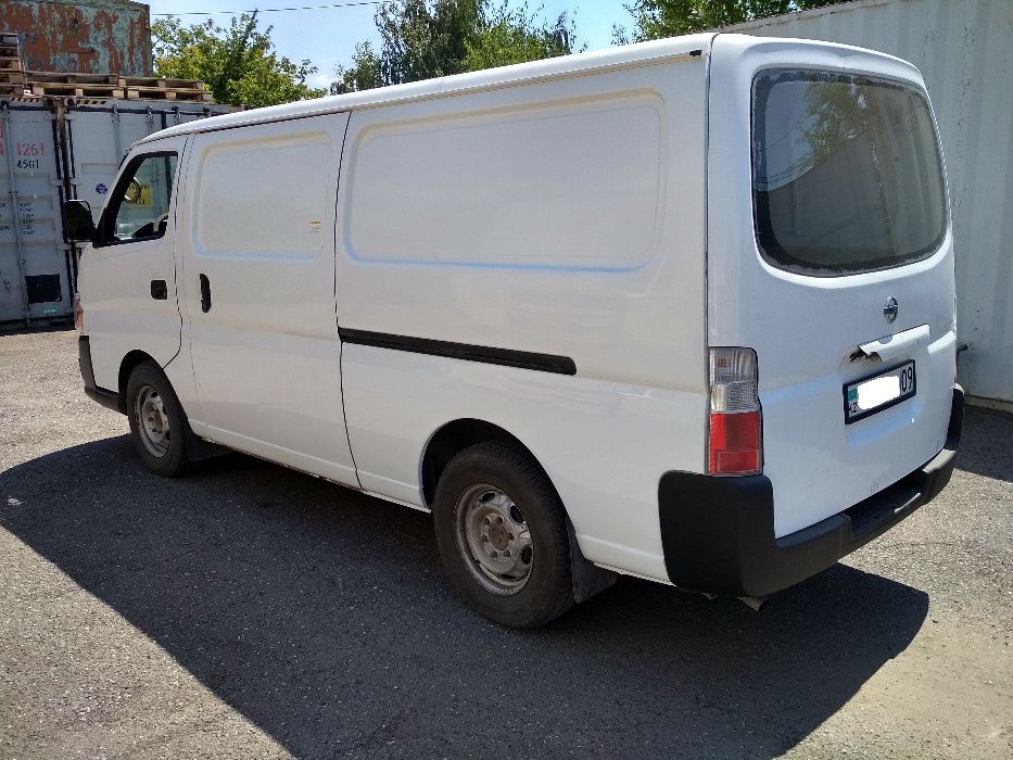 Nissan Urvan (цельнометаллический фургон)