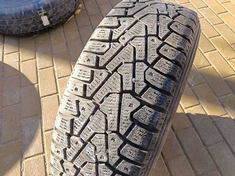 ОДНА шина 195/65 R15 - "Pirelli Ice Zero" (Россия), зимняя.