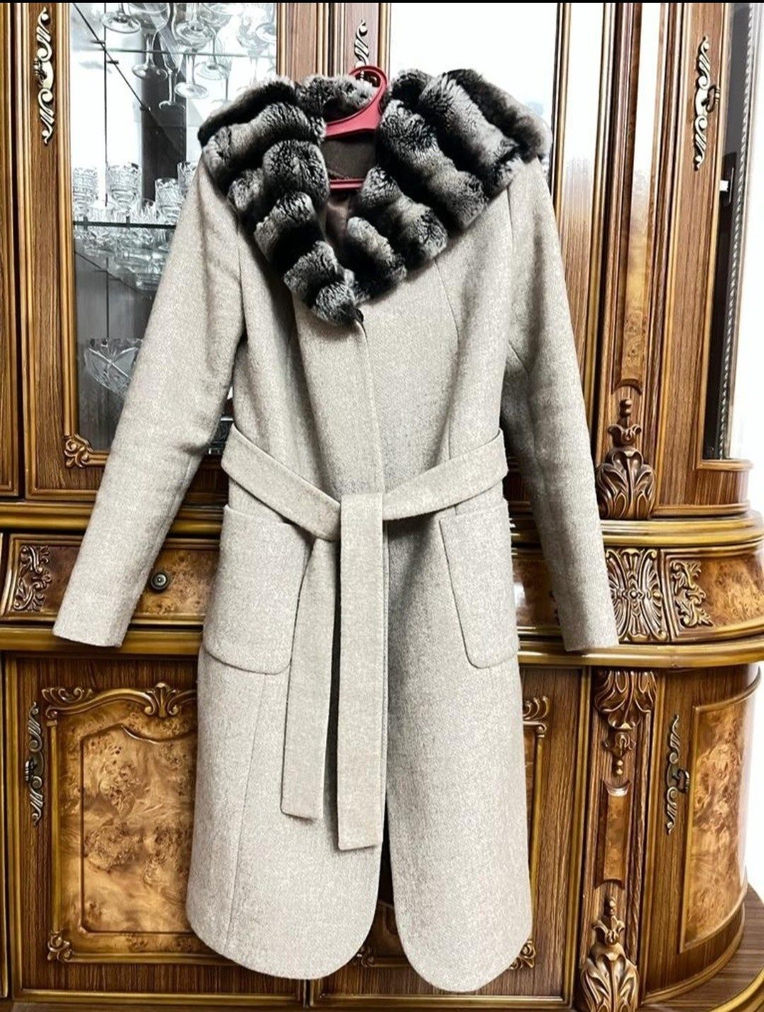 Продам пальто женское.