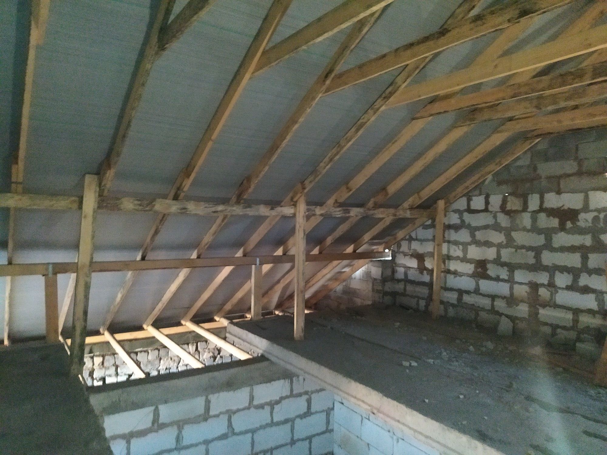 Продам недостроенный дом. мансардной крышой в поселке Жибек Жолы